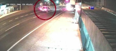 Motociclista fallece tras impactar por la parte trasera de una camioneta | Noticias Paraguay