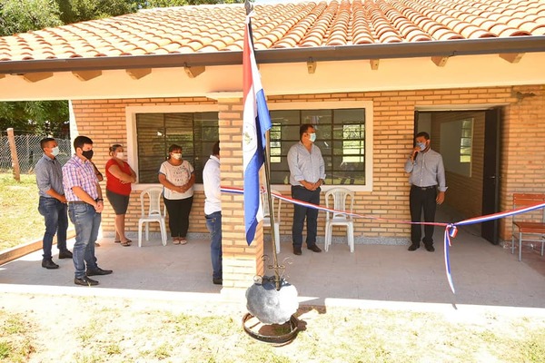 Gobernación inaugura aula en escuela de Caazapá - Noticiero Paraguay