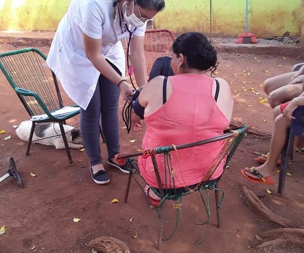 Visitas domiciliarias y censo de familias, con personal de APS de Hernandarias – Diario TNPRESS