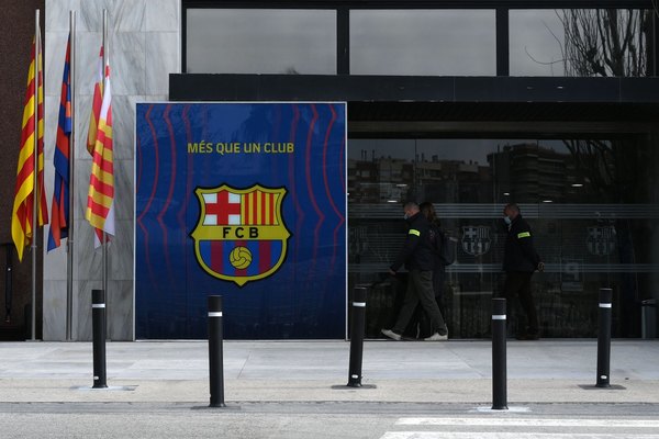 Escándalo en Barcelona: la Policía allana el club y realizó varias detenciones