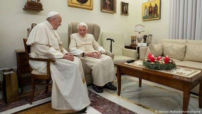 Benedicto XVI considera peligroso el viaje del papa Francisco a Irak