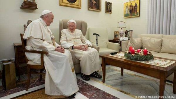 Benedicto XVI considera peligroso el viaje del papa Francisco a Irak