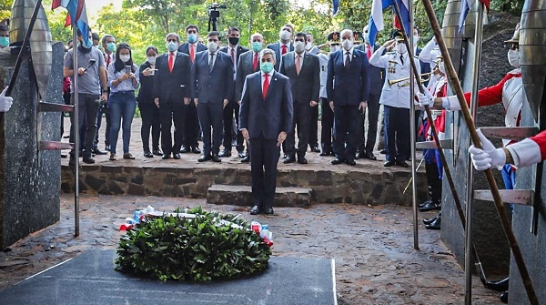 Abdo rinde homenaje a los héroes en Cerro Corá - Noticiero Paraguay