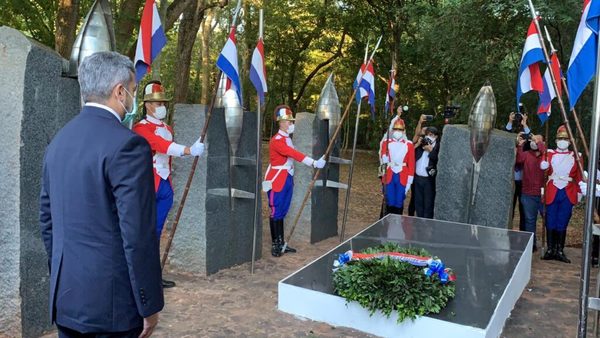 Abdo participa de la ceremonia realizada por el Día de los Héroes en Cerro Corá | Ñanduti