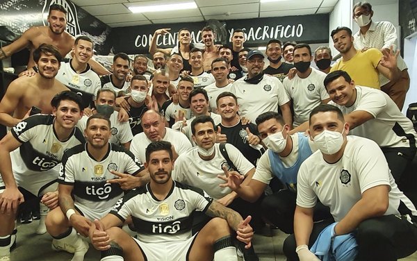 El festejo de Olimpia en vestuarios recordando a Cerro