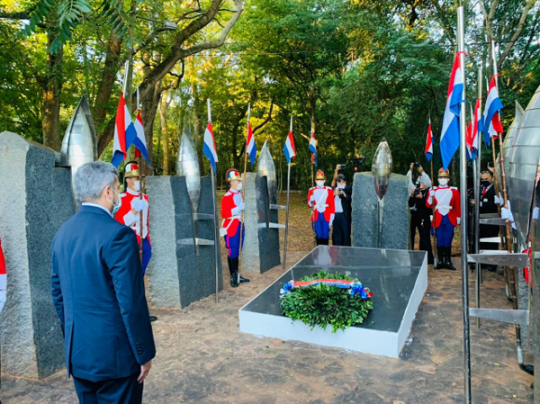 Presidente participó de la ceremonia por el Día de los Héroes en Cerro Corá