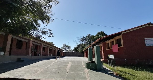 La Nación / Escuela de Coronel Oviedo no iniciará clases porque tres docentes tienen COVID-19