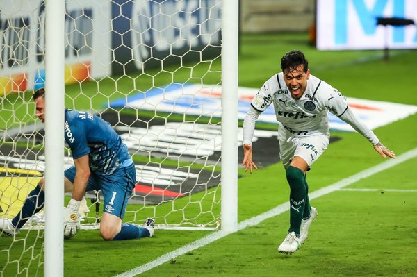 Gustavo Gómez se luce en la final de la Copa Brasil