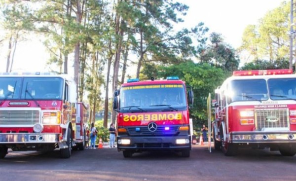 Bomberos de CDE presentaron nuevos hidrantes traídos de EEUU y España
