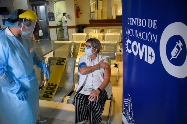 Uruguay comienza la campaña de vacunación: prioridad para maestros y las fuerzas de seguridad - ADN Digital