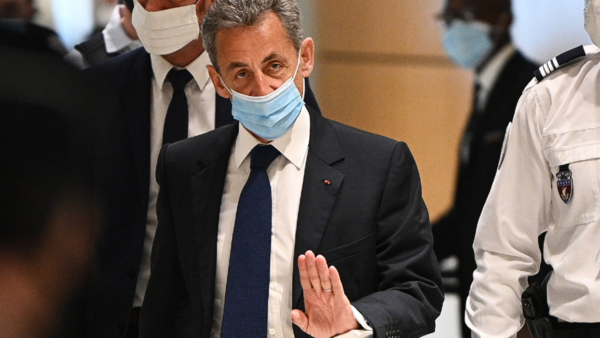 Sarkozy condenado a tres años de cárcel | El Independiente