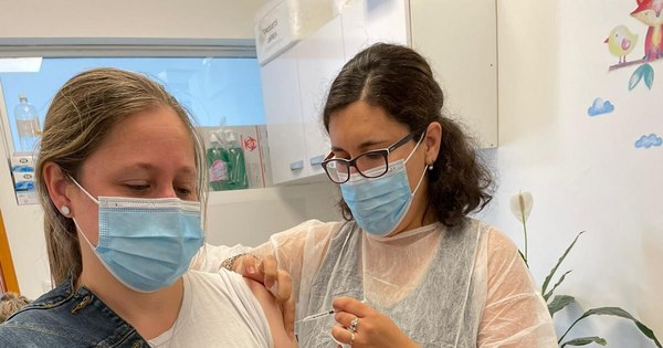 La Nación / Uruguay inicia vacunación contra el COVID-19