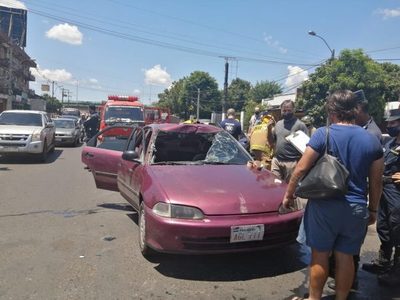 Aparatoso accidente sobre la avenida Eusebio Ayala | Ñanduti
