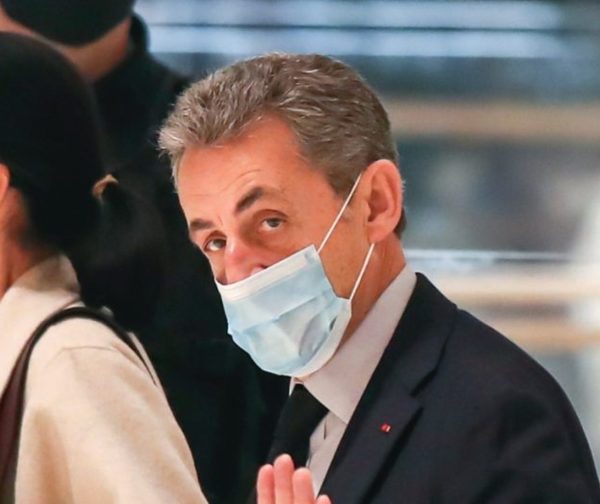 Condenan a prisión al expresidente de Francia