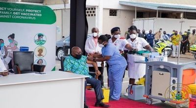 El presidente de Ghana fue el primero en recibir la vacuna del programa Covax - Megacadena — Últimas Noticias de Paraguay