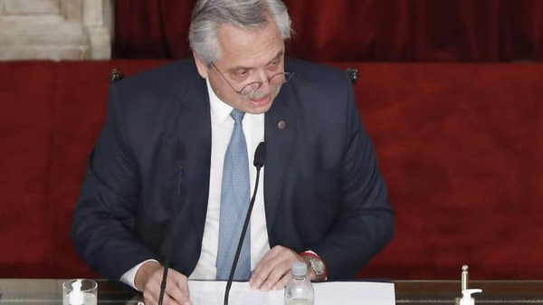 Diario HOY | Presidente argentino promete "corregir errores" tras escándalo de vacunas VIP