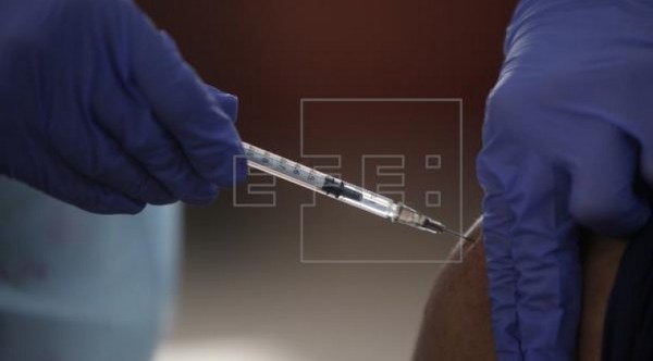 Comenzó vacunación contra la covid-19 en Uruguay