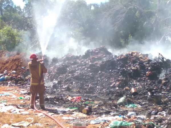 Incendio de considerables proporciones se produce en vertedero municipal | Radio Regional 660 AM