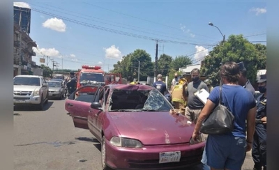 Diario HOY | Trató de cruzar la calle, perdió el control y fue impactado por un vehículo