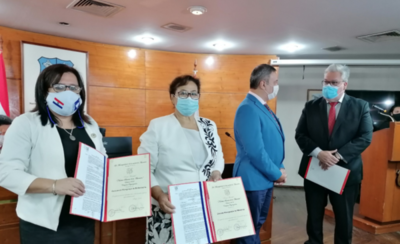 Diario HOY | Junta Municipal reconoce labor médica con distinción por su lucha en pandemia