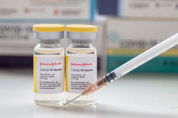 COVID-19: Laboratorio privado es representante de Johnson & Johnson en Paraguay, pero no puede importar vacunas porque Salud pidió prioridad
