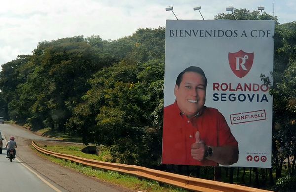 Carteles políticos copan espacios públicos en Alto Paraná - ABC en el Este - ABC Color