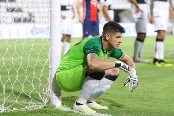 Alfredo Aguilar, a un partido de superar su récord de imbatibilidad en Olimpia