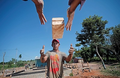 Comunidades indígenas participan de la construcción de sus propias viviendas | El Independiente