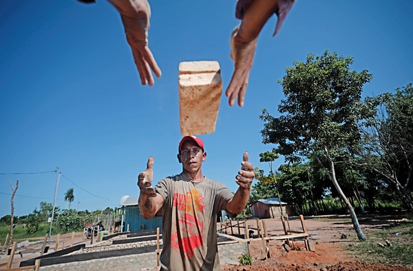 Comunidades indígenas participan de la construcción de sus propias viviendas | El Independiente