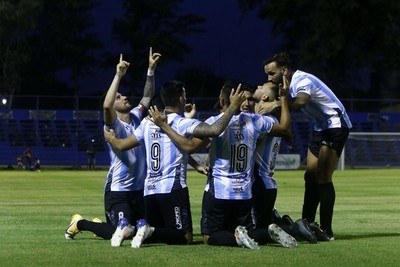 Guaireña golpea en Villa Elisa