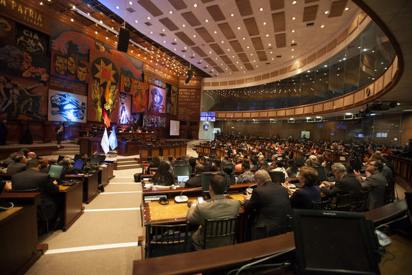 El Parlamento de Ecuador rechaza una ley sobre dolarización atada al acuerdo con el FMI - MarketData