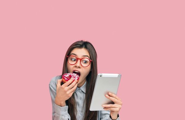 ¿Comer o no comer con la tablet y el celu? - ABC Revista - ABC Color