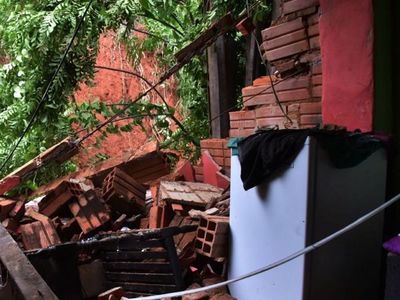 Ante peligro de derrumbe, urgen   apuntalamiento en Punta Karapã