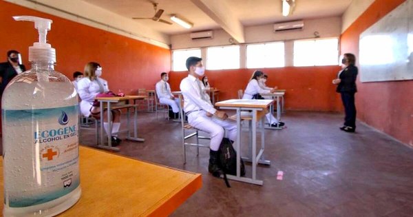 La Nación / Justicia admite amparo de 50 mil docentes