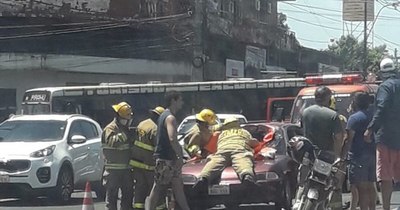 La Nación / Trató de cruzar la calle y perdió el equilibrio