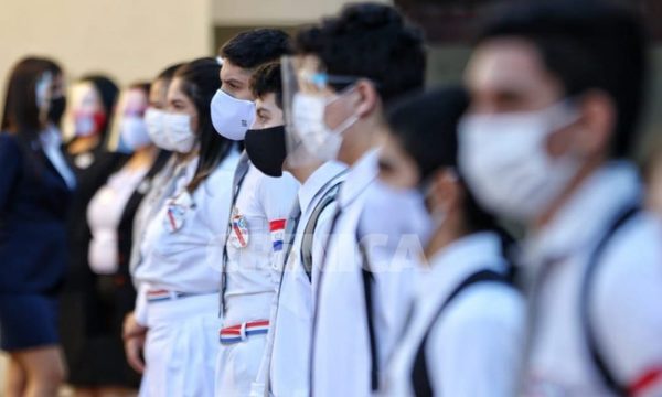 Unos 729 mil alumnos vuelven a clases en medio del temor y la incertidumbre