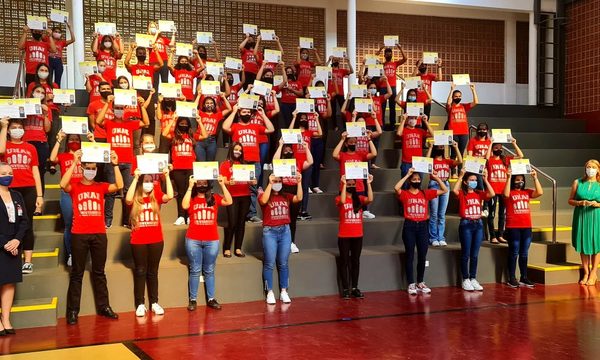 UNAE entregó más de 60 becas a estudiantes de Itapúa