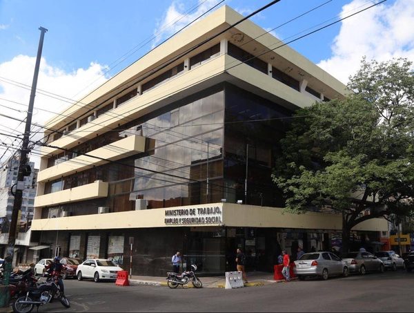 Intervendrán empresa en la que se prohibió hablar en guaraní · Radio Monumental 1080 AM
