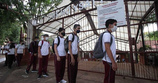La Nación / Se inició retorno gradual a clases presenciales en modo COVID