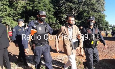 Detienen a Gill López y 4 invasores