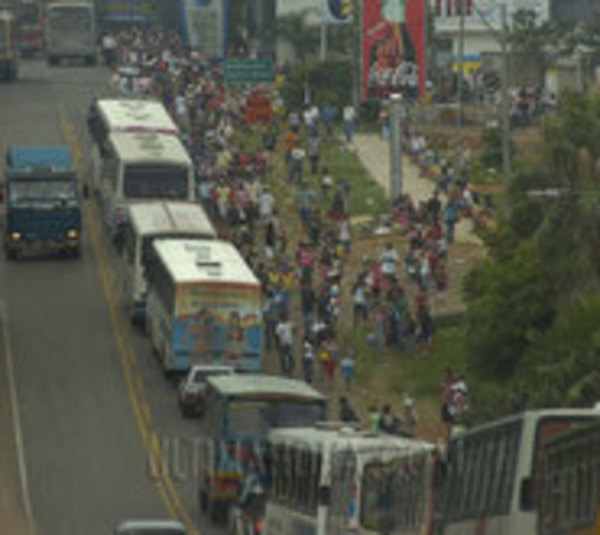 Caos vehicular en Caacupé a causa de “Operativo Retorno” - Paraguay.com