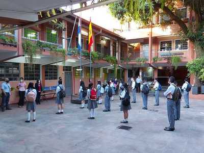Colegio Nacional España inició clases presenciales » San Lorenzo PY