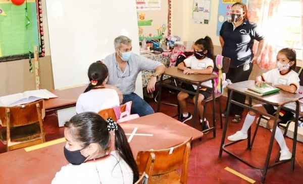 Diario HOY | Marito a los niños: “Usen tapabocas, estudien mucho y diviértanse”