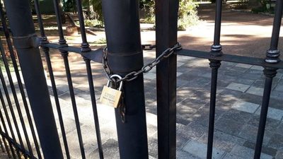 Intendente cerró con candado Plaza Uruguaya y docente lo trató de “maricón” - ADN Digital