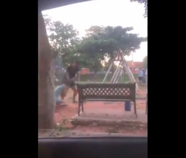 Buscan a agresor que atacó a una joven en una plaza - Nacionales - ABC Color