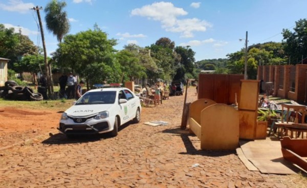 Desalojan a 70 familias y detienen a abogado Gill López