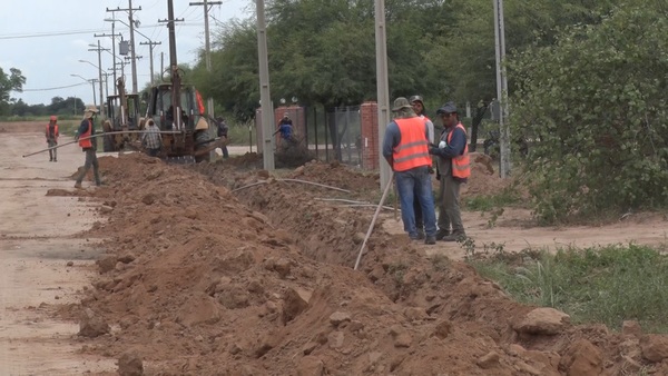 Colocación de cañerías del acueducto avanza en la comunidad Villa Choferes del Chaco