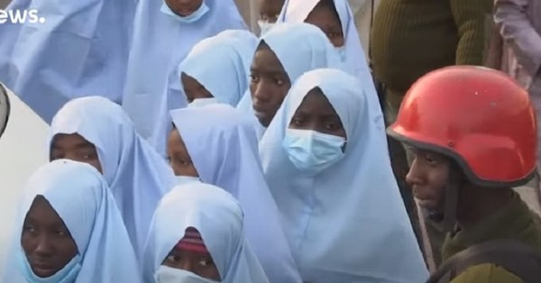 Rescatan a 279 estudiantes en Nigeria tras ser secuestradas en un colegio - SNT