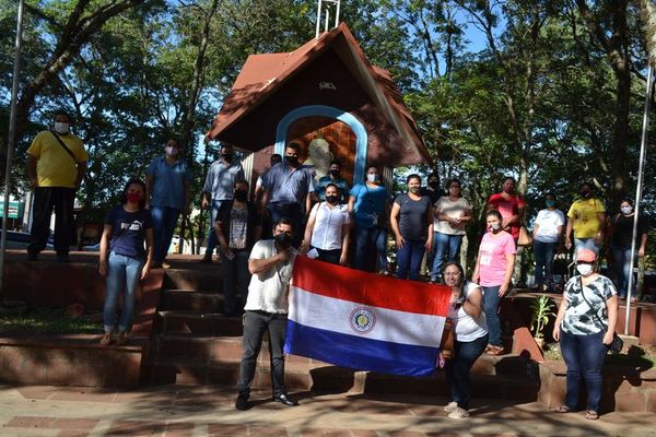 En San Juan Bautista los niños no fueron a las aulas porque sus maestros optaron por la marcha - Nacionales - ABC Color