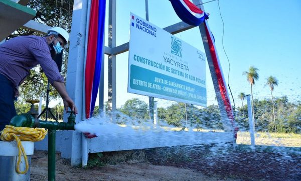 Mandatario inaugura sistema de agua potable que beneficiará a 220 familias